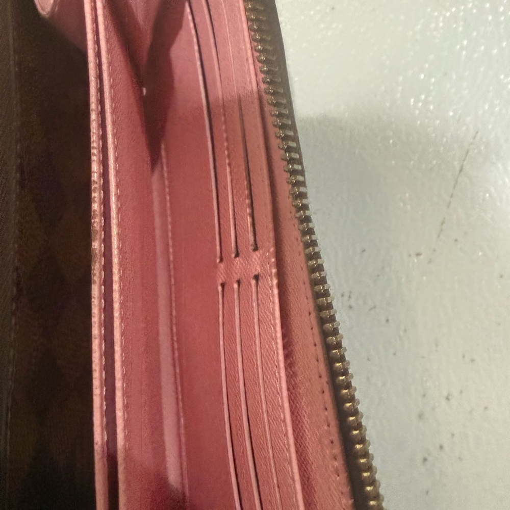 Authentic Louis Vuitton Zippy Wallet Studded Damier - Picture 5 of 8